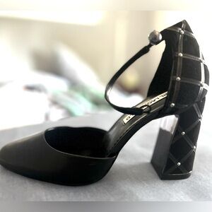 NWOT Karl Lagerfield “Gracyn” heels